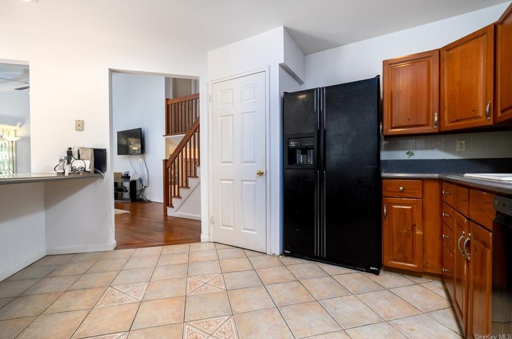 44 Valley View Ter, Mount Kisco NY  10549-1512 exterior