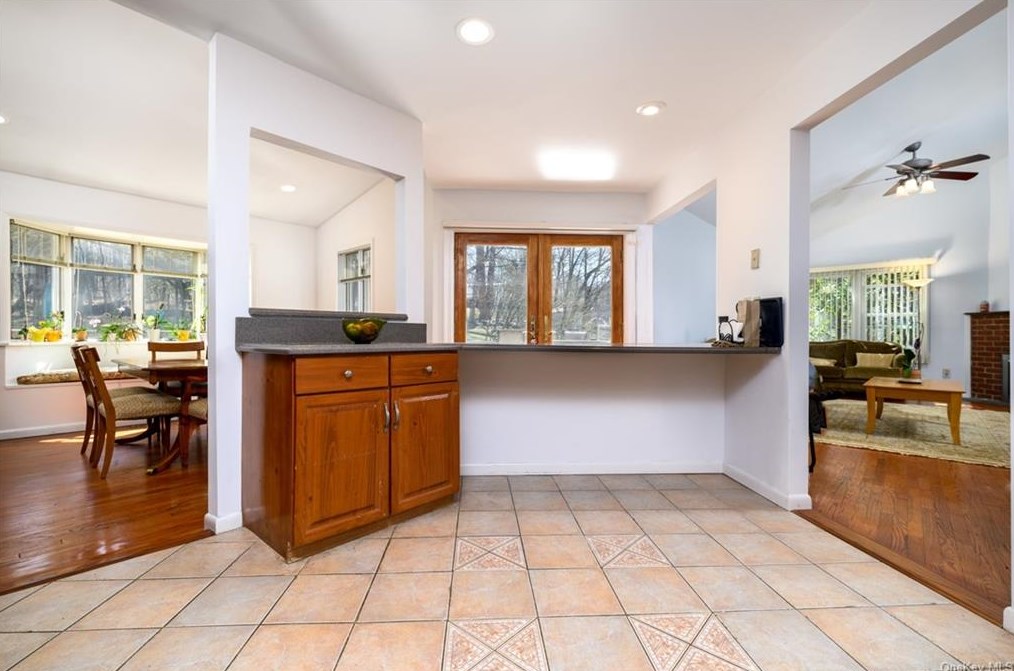 44 Valley View Ter, Mount Kisco NY  10549-1512 exterior