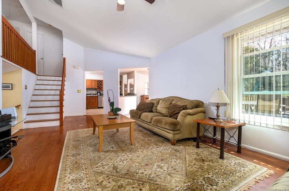 44 Valley View Ter, Mount Kisco NY  10549-1512 exterior