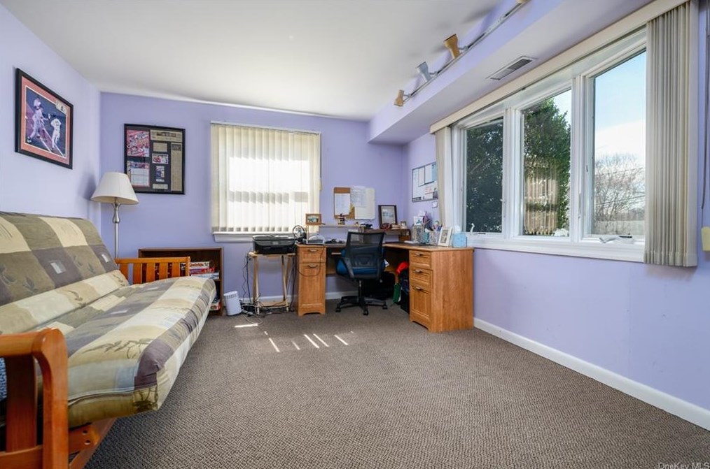 44 Valley View Ter, Mount Kisco NY  10549-1512 exterior