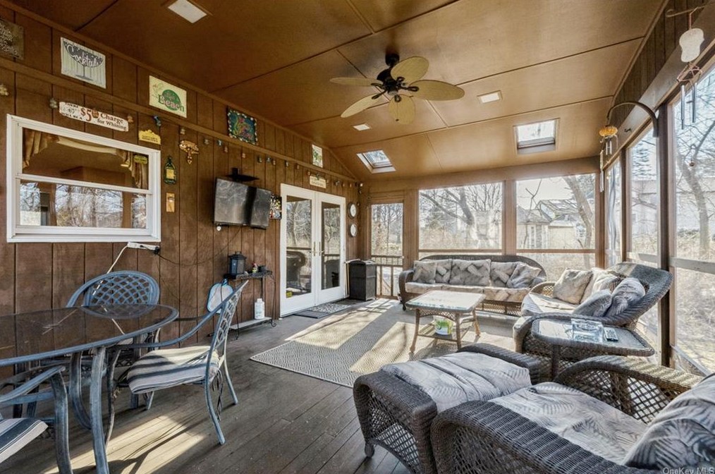 9 Cavalry Dr, New City NY  10956-5201 exterior