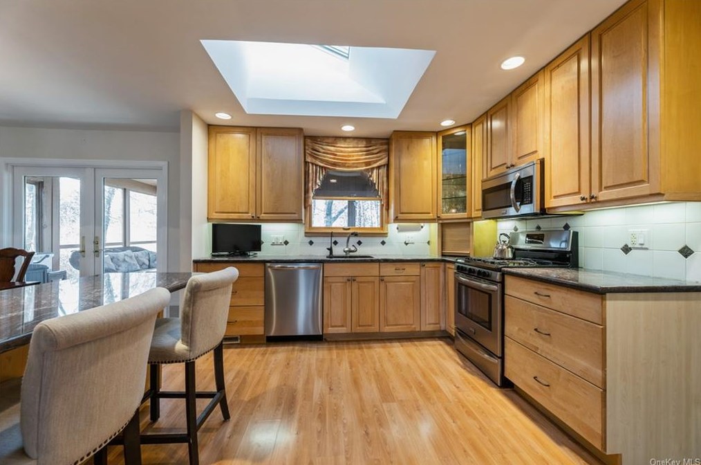 9 Cavalry Dr, New City NY  10956-5201 exterior