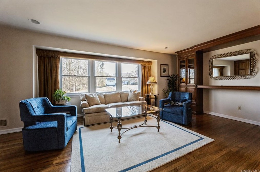 9 Cavalry Dr, New City NY  10956-5201 exterior