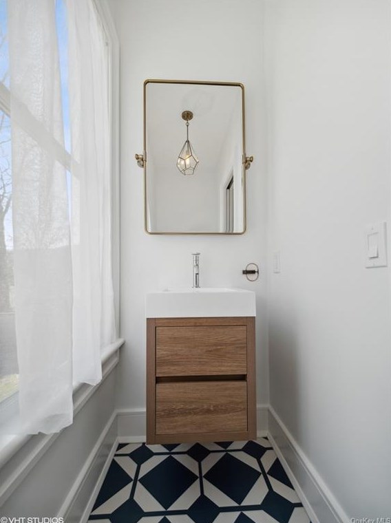 39 Ackerman St, Beacon NY 12508-2824 exterior