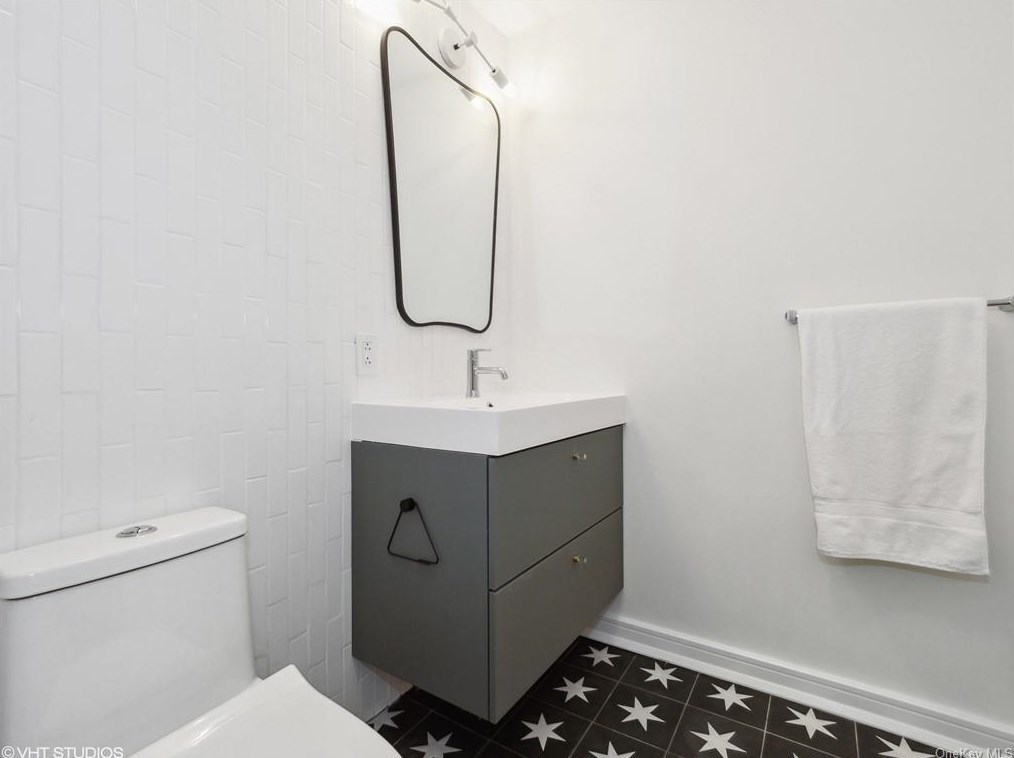 39 Ackerman St, Beacon NY 12508-2824 exterior