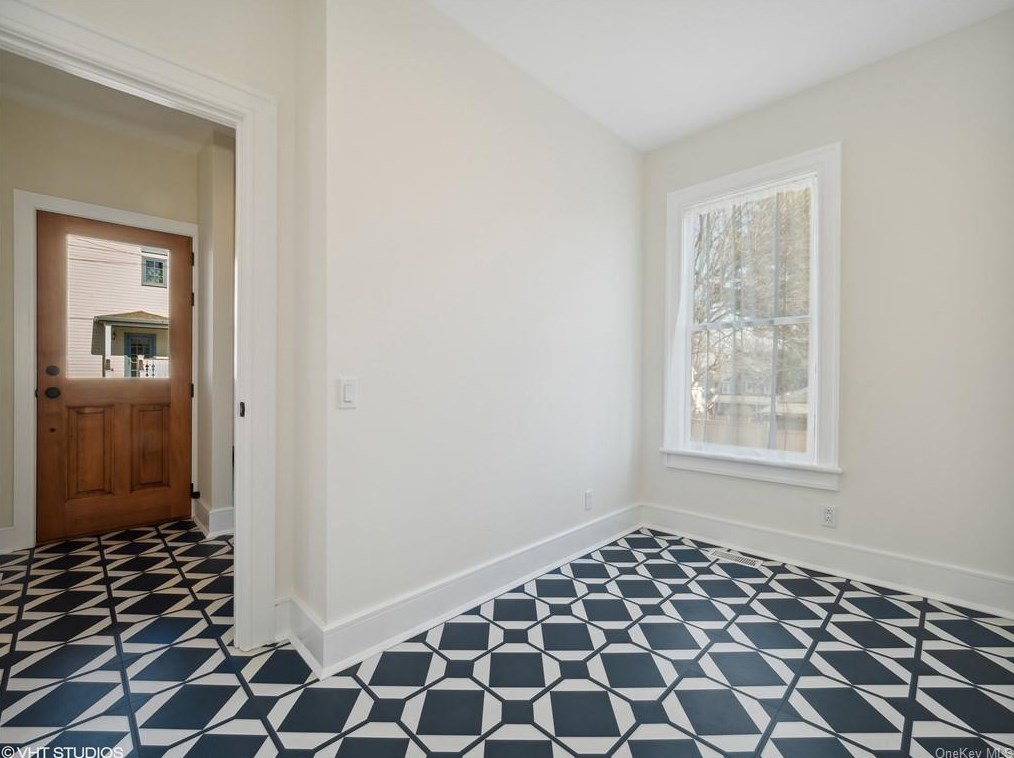 39 Ackerman St, Beacon NY 12508-2824 exterior