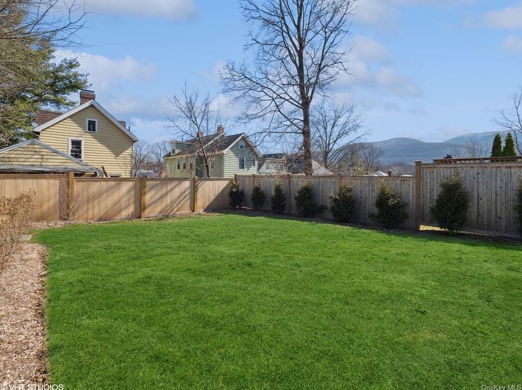 39 Ackerman St, Beacon NY 12508-2824 exterior