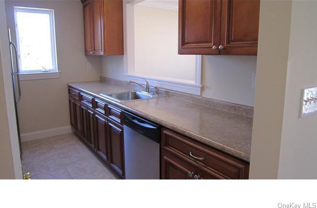 406 Tondo Cir, Harriman NY  10926-3461 exterior