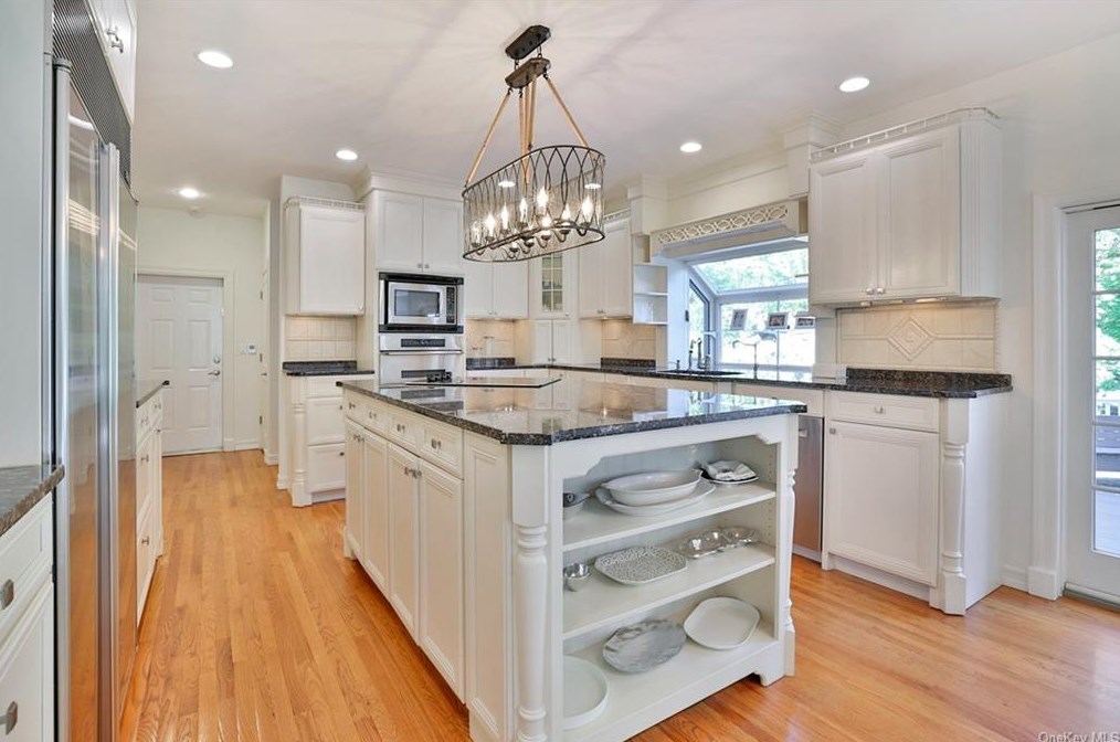 5 Cornel Dr, Goldens Bridge NY  10526-1418 exterior