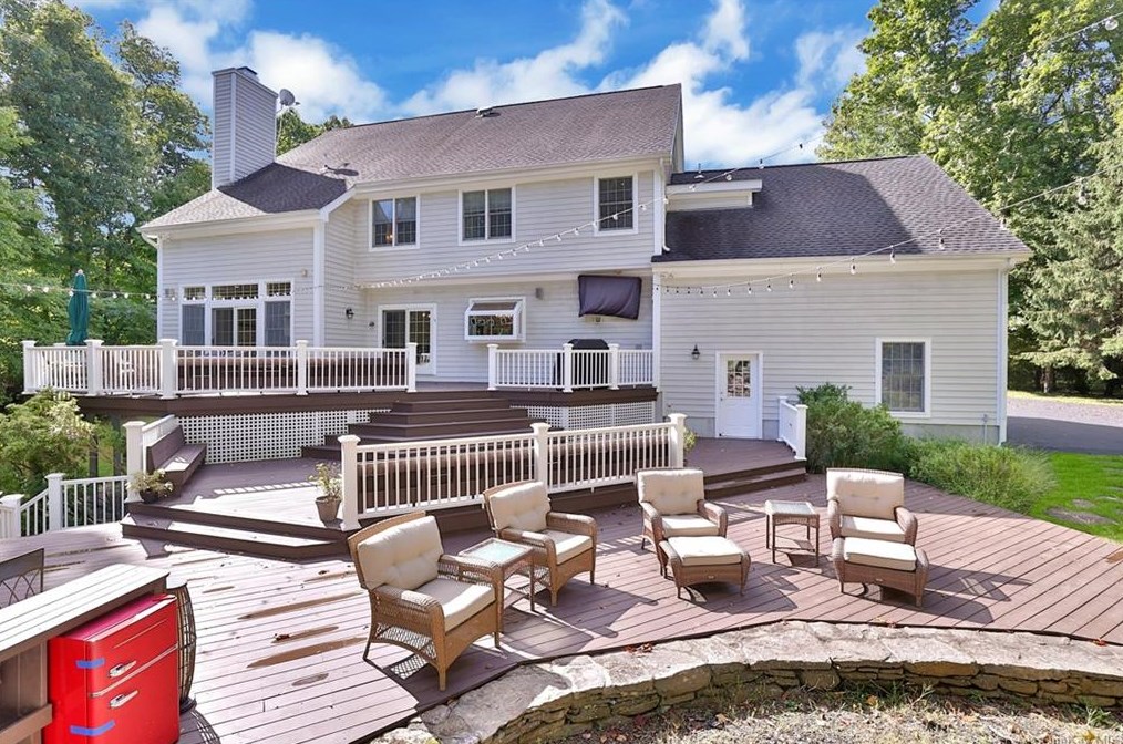 5 Cornel Dr, Goldens Bridge NY  10526-1418 exterior