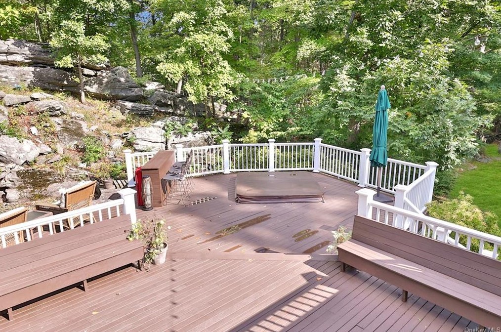 5 Cornel Dr, Goldens Bridge NY  10526-1418 exterior