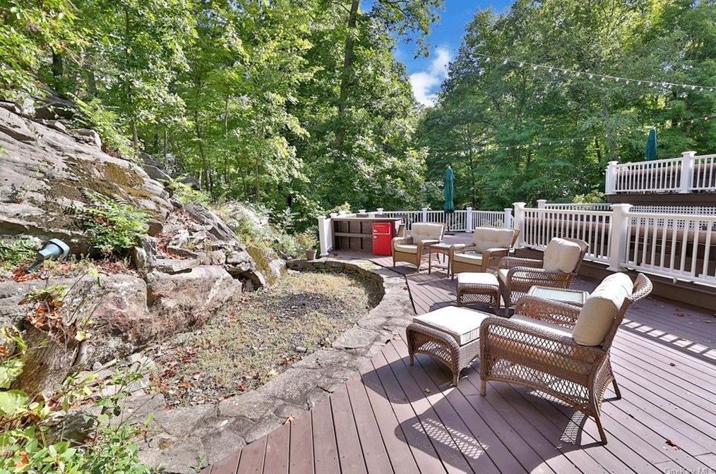 5 Cornel Dr, Goldens Bridge NY  10526-1418 exterior