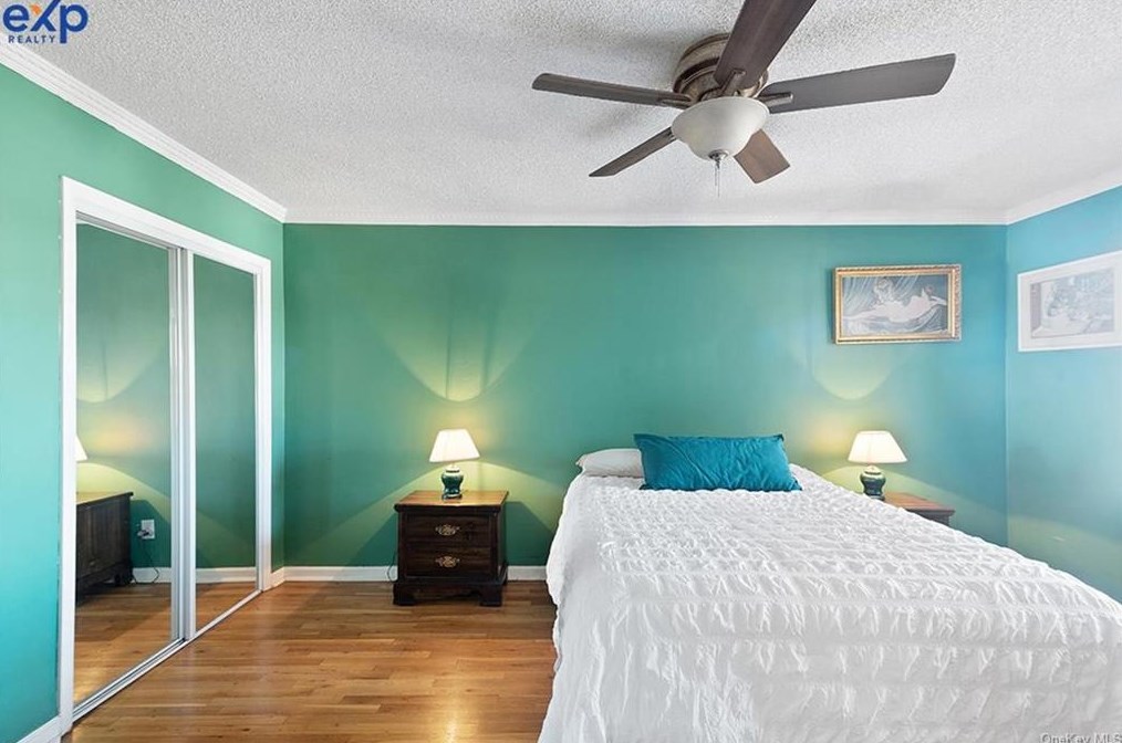 6750 Thornton Pl, Flushing NY  11375-4171 exterior