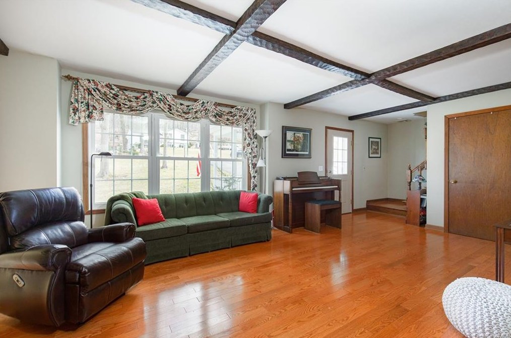 10 Memory Ln, East Fishkill NY  12533-6801 exterior