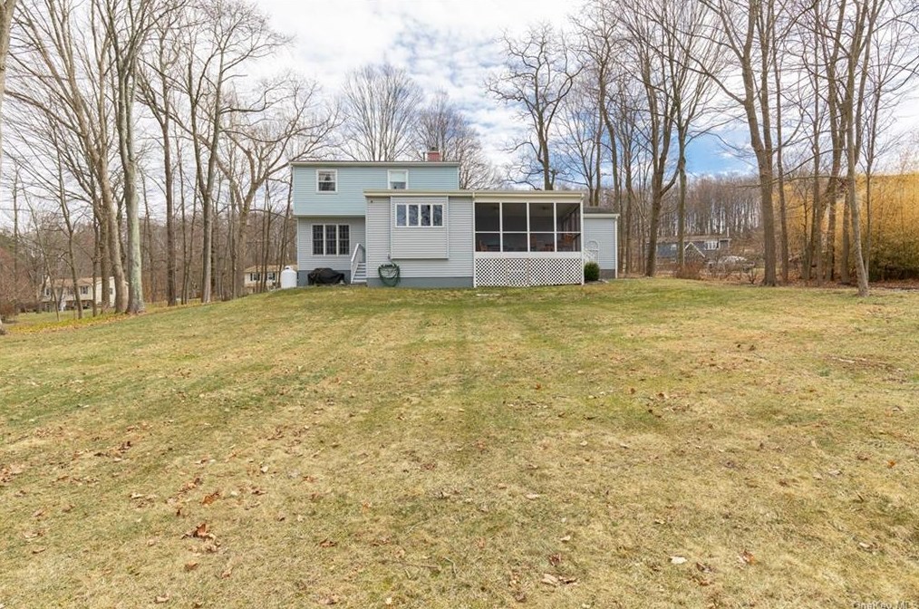 10 Memory Ln, East Fishkill NY  12533-6801 exterior