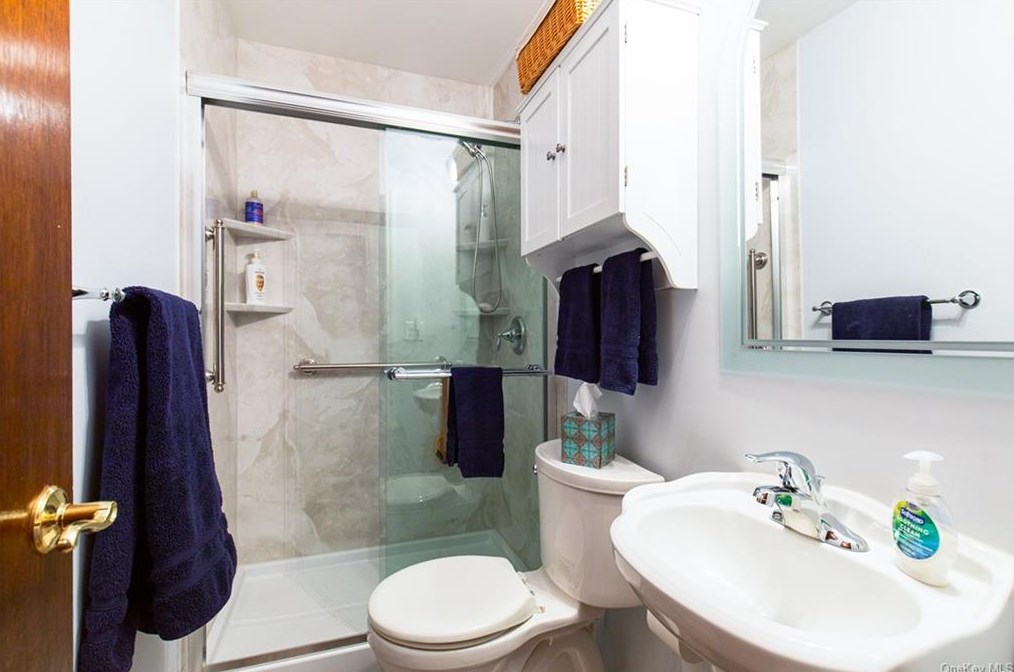 10 Memory Ln, East Fishkill NY  12533-6801 exterior