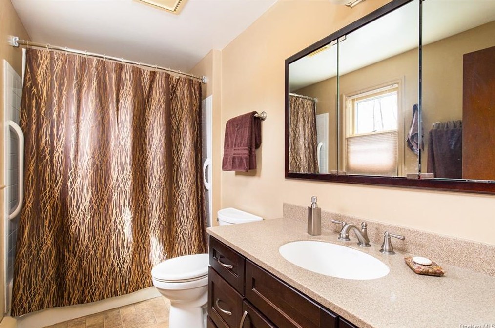 10 Memory Ln, East Fishkill NY  12533-6801 exterior