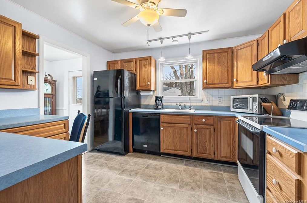 123 Titusville Rd, Poughkeepsie NY  12603-3238 exterior