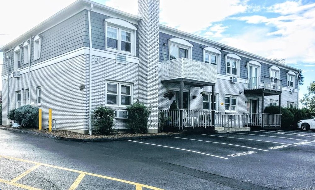 14 Normandy Vlg, Nanuet NY  10954-2822 exterior
