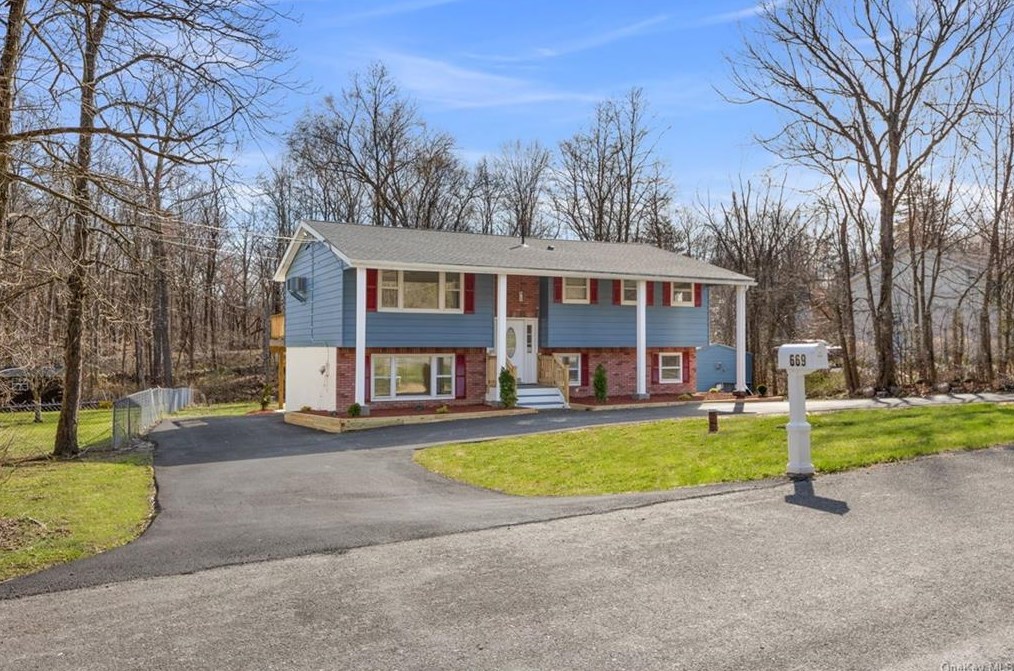 669 Gardnertown Rd, Newburgh NY  12550-1554 exterior