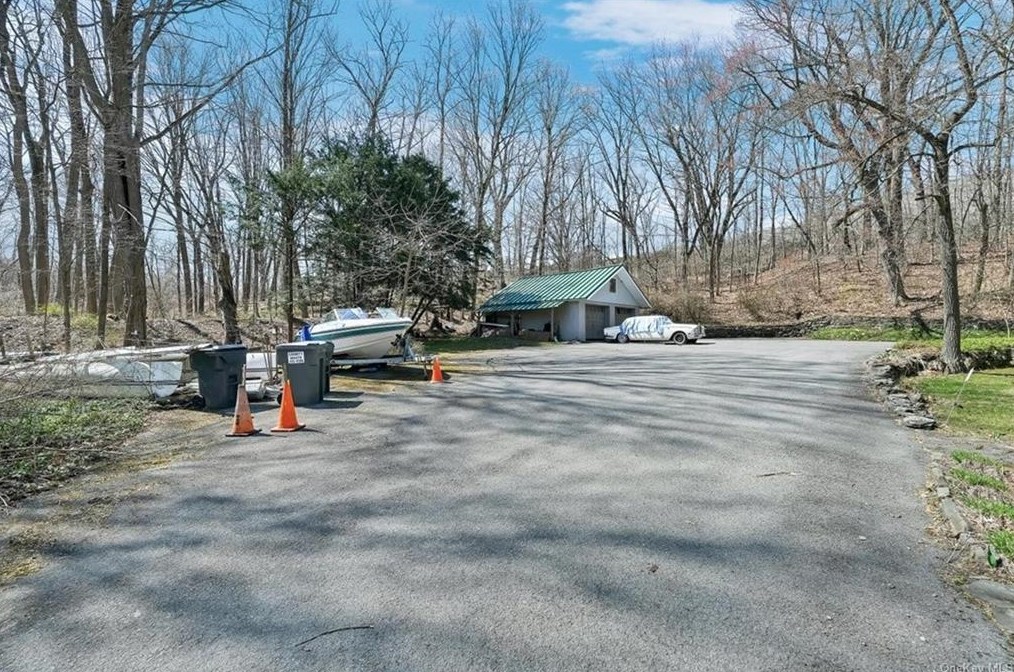 957 State Route 32, Highland Mills NY  10930-2309 exterior