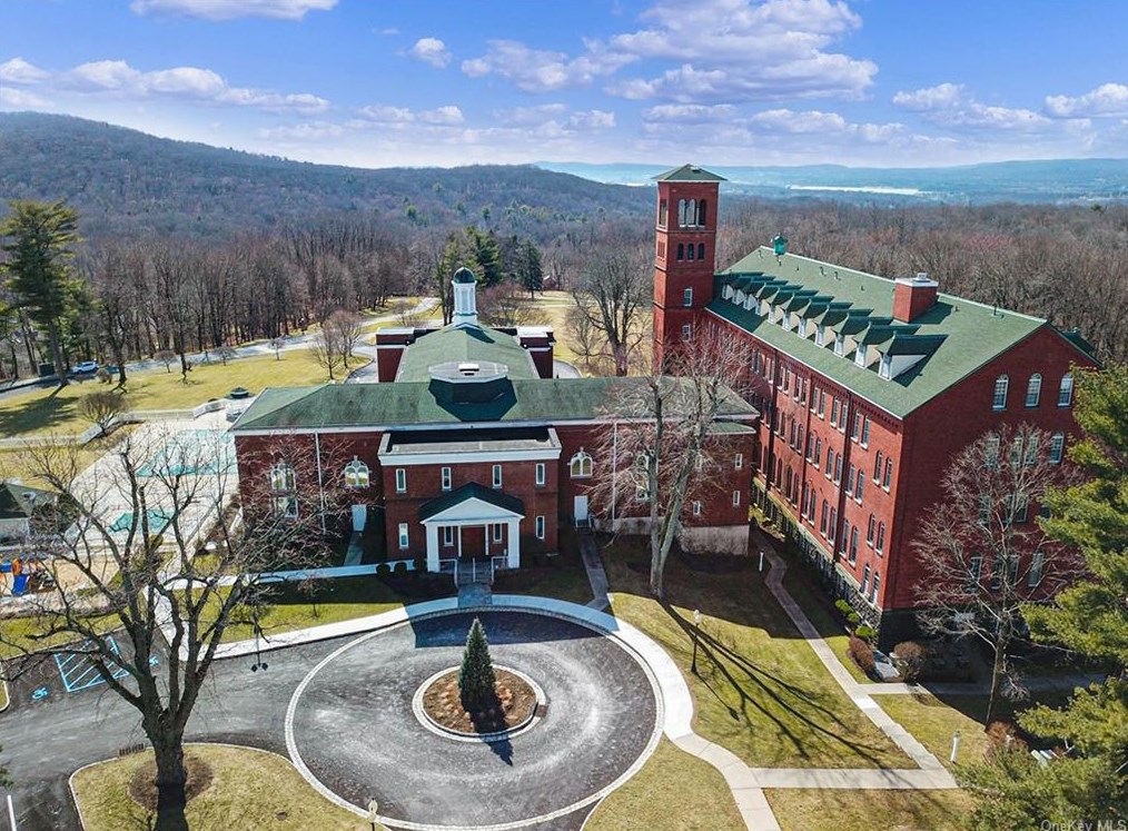 38 Bayberry Dr, Peekskill NY  10566-4859 exterior