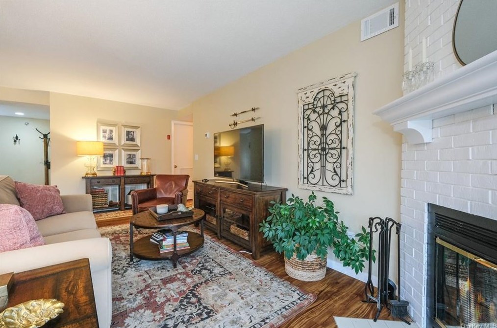 38 Bayberry Dr, Peekskill NY  10566-4859 exterior