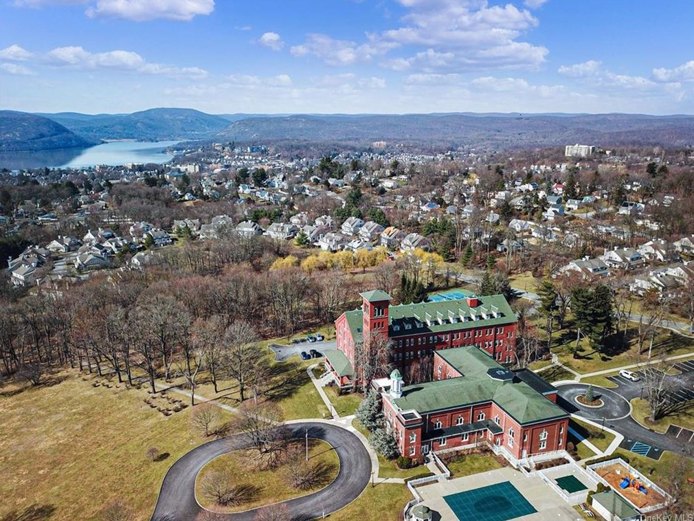 38 Bayberry Dr, Peekskill NY  10566-4859 exterior