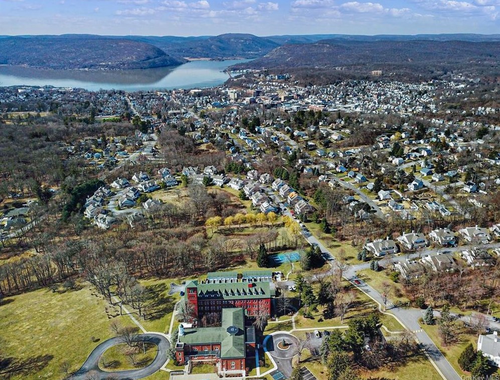 38 Bayberry Dr, Peekskill NY  10566-4859 exterior