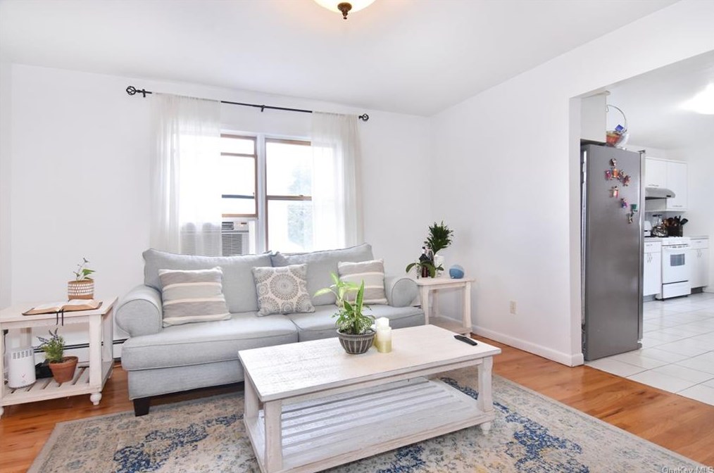 152 Bennett Ave, Yonkers NY  10701-6310 exterior