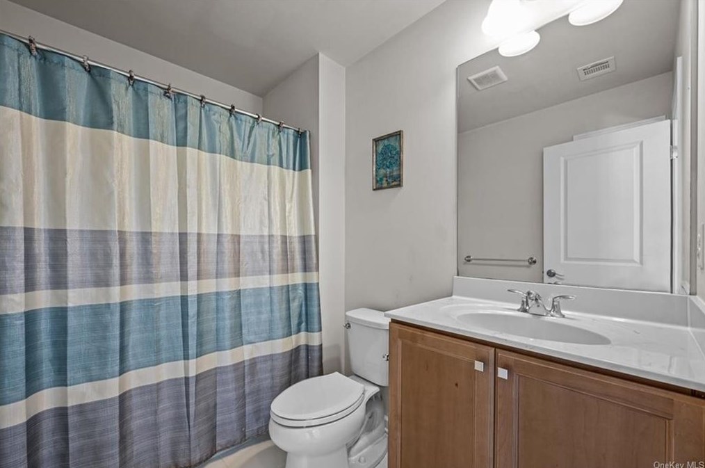 40 Fenton Way, East Fishkill NY  12533-7376 exterior