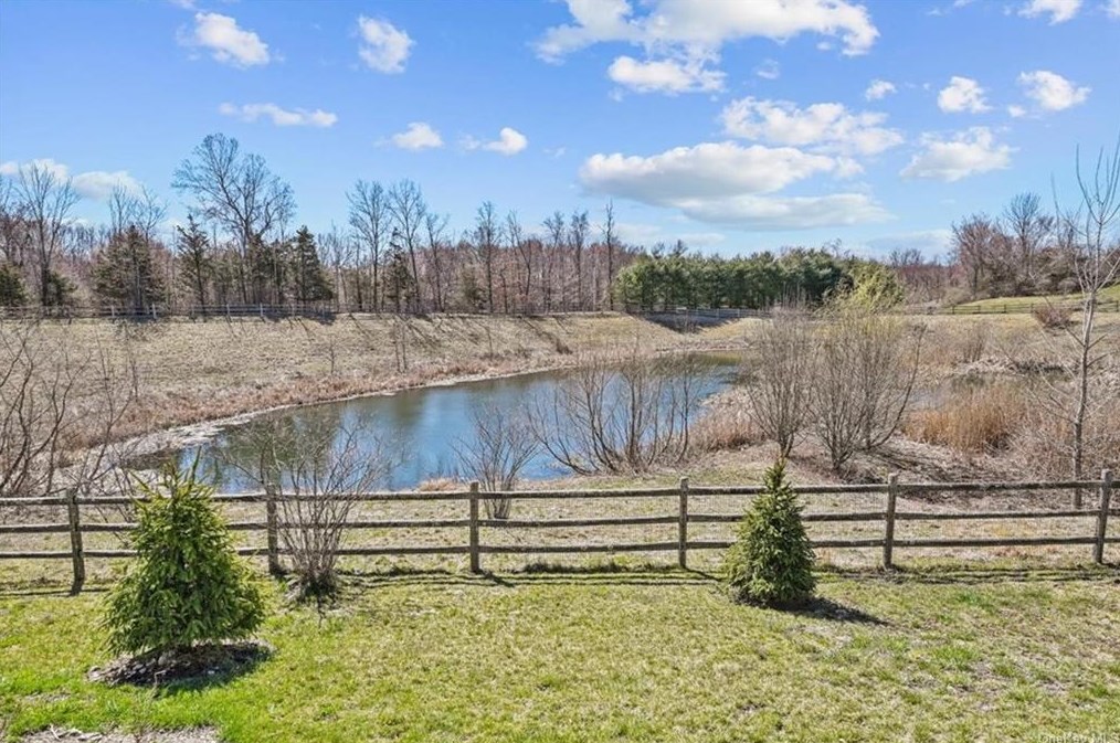 40 Fenton Way, East Fishkill NY  12533-7376 exterior