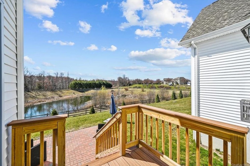 40 Fenton Way, East Fishkill NY  12533-7376 exterior