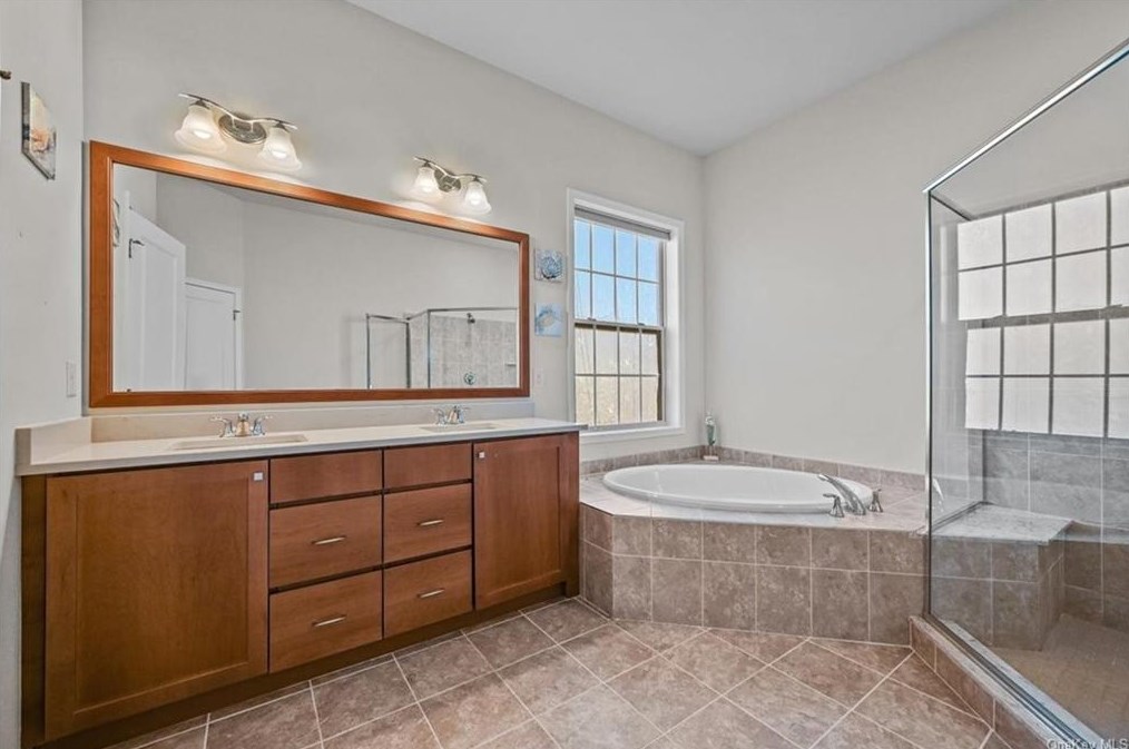 40 Fenton Way, East Fishkill NY  12533-7376 exterior