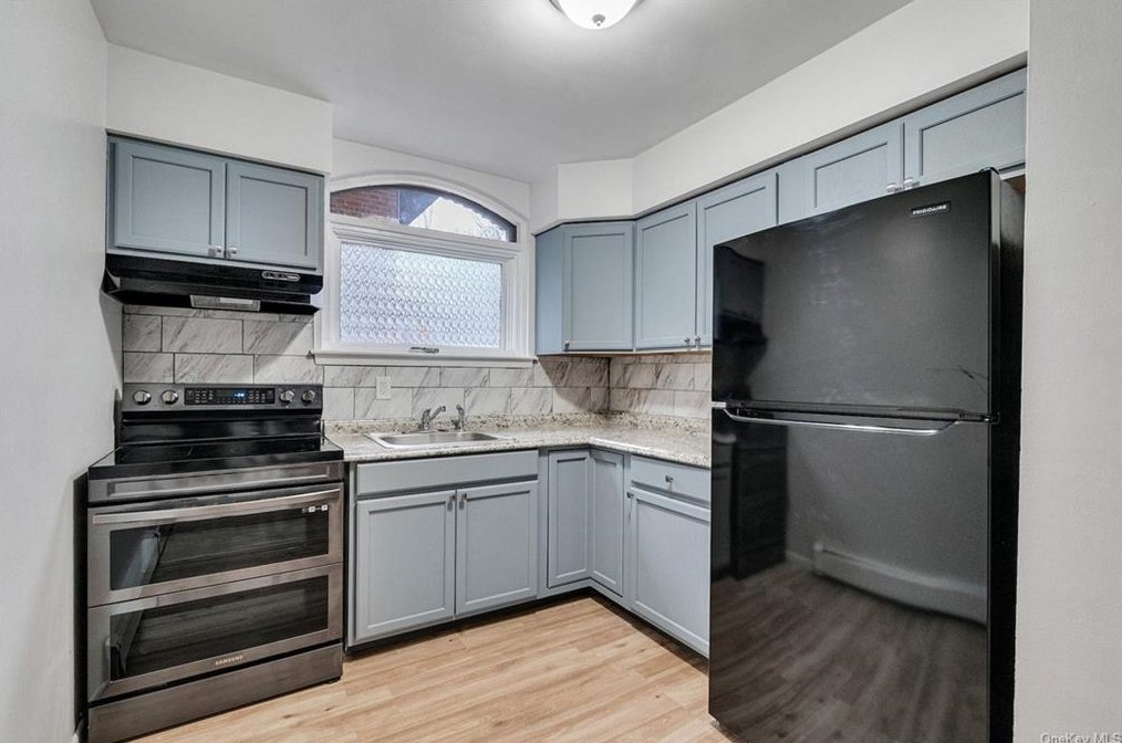 1 Beecher Ln, Peekskill NY 10566-2500 exterior