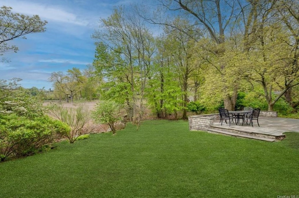 6 Pheasant Run, Larchmont NY  10538-3423 exterior