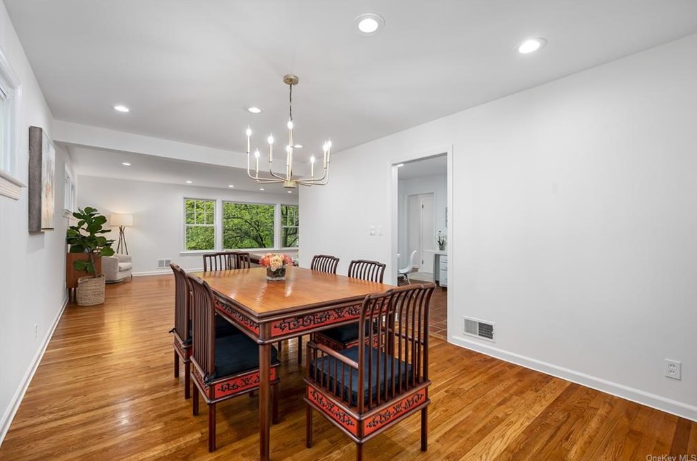 6 Pheasant Run, Larchmont NY  10538-3423 exterior