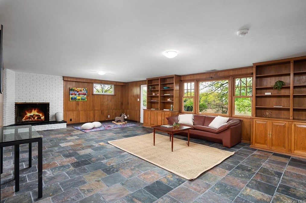 6 Pheasant Run, Larchmont NY  10538-3423 exterior