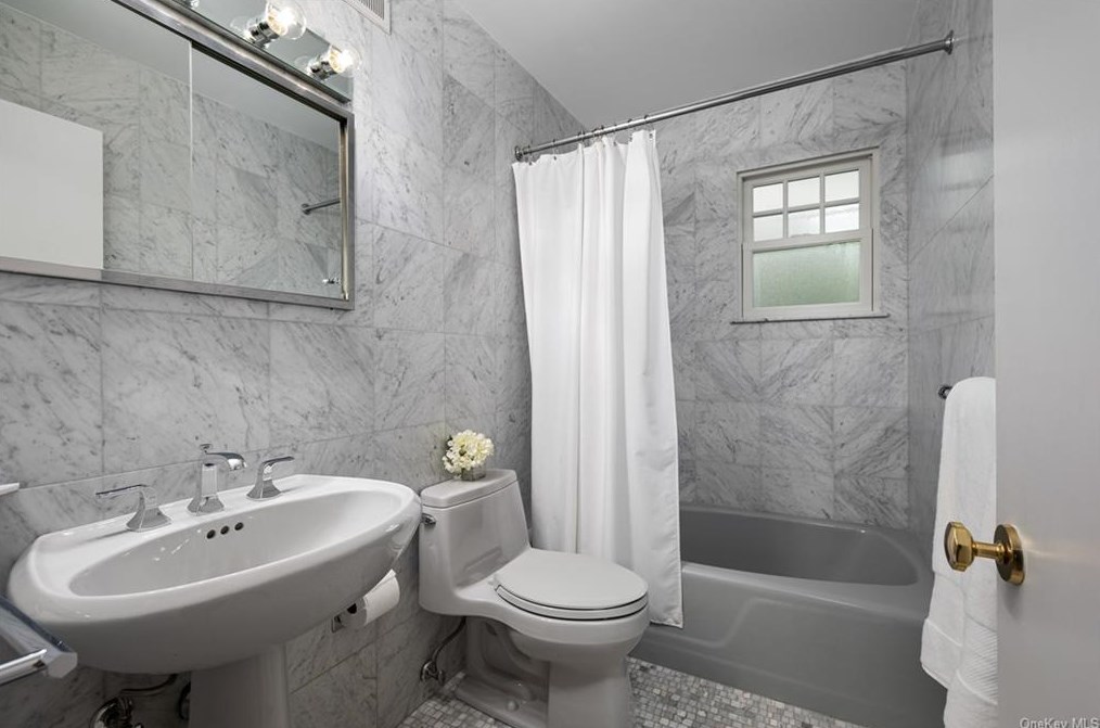 6 Pheasant Run, Larchmont NY  10538-3423 exterior