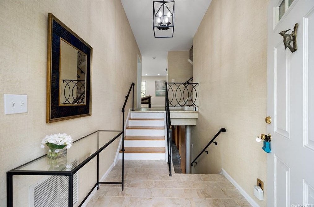 6 Pheasant Run, Larchmont NY  10538-3423 exterior