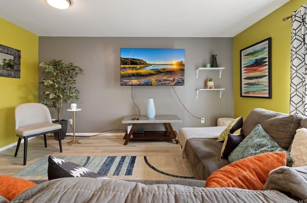 7909 Chelsea Cv, East Fishkill NY  12533-7130 exterior