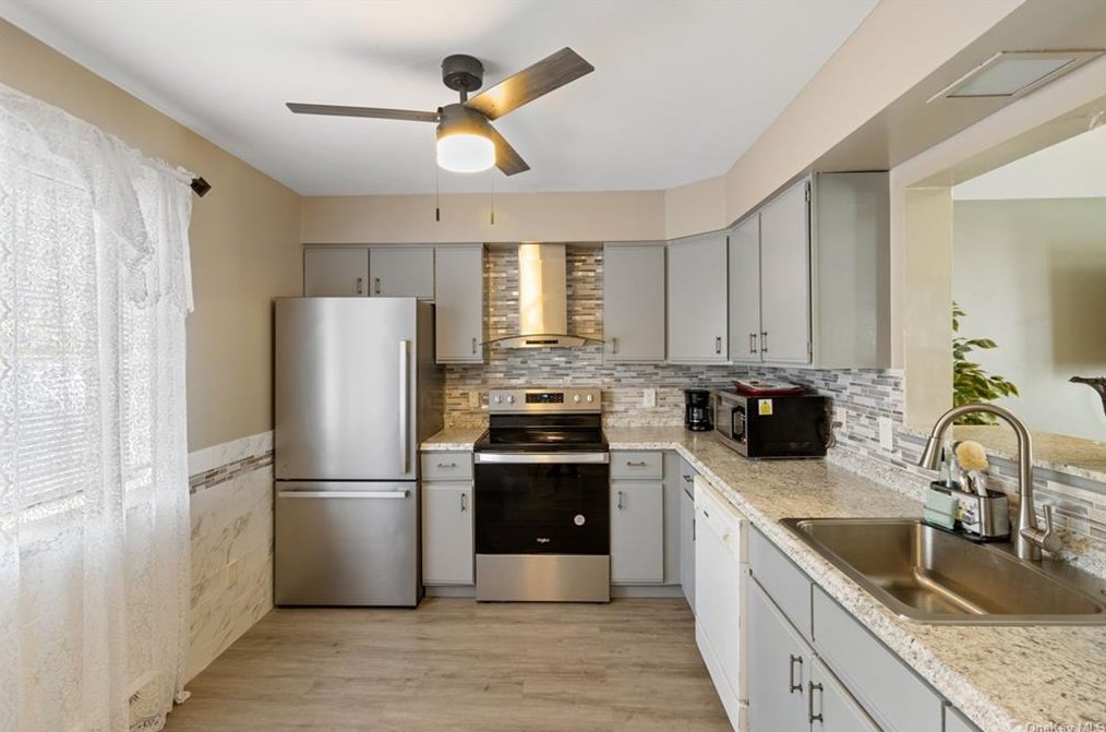 7909 Chelsea Cv, East Fishkill NY  12533-7130 exterior