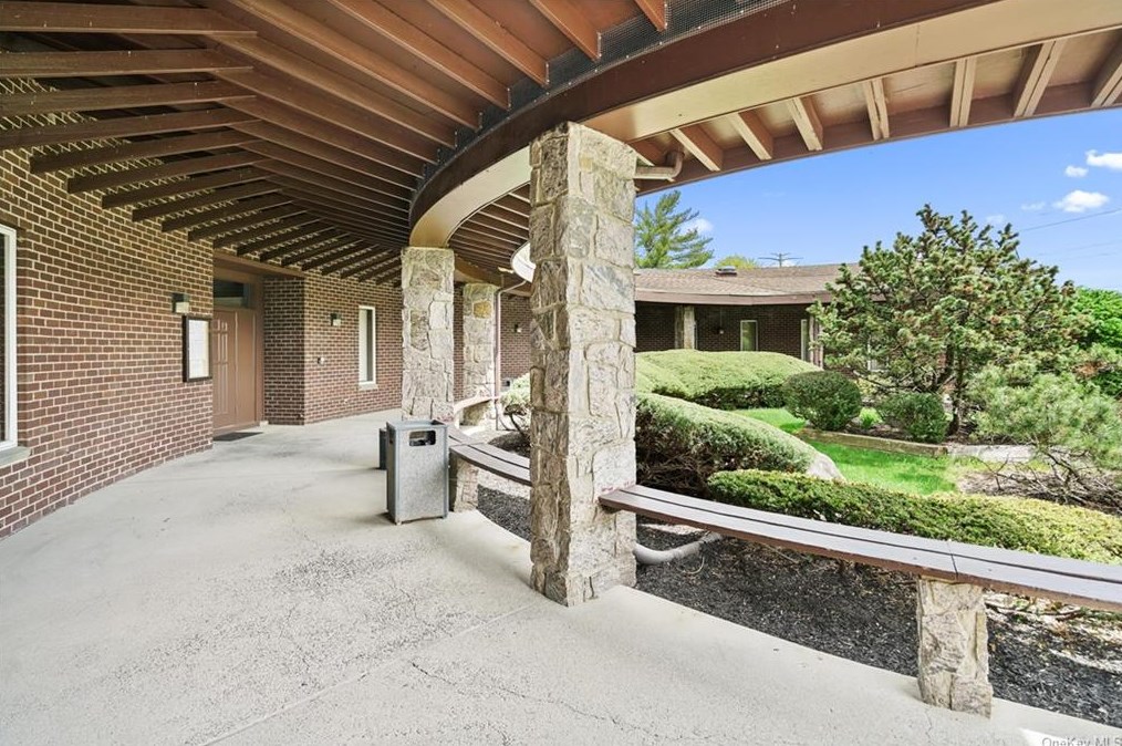 291 Country Club Ln, Mount Ivy NY  10970-2524 exterior