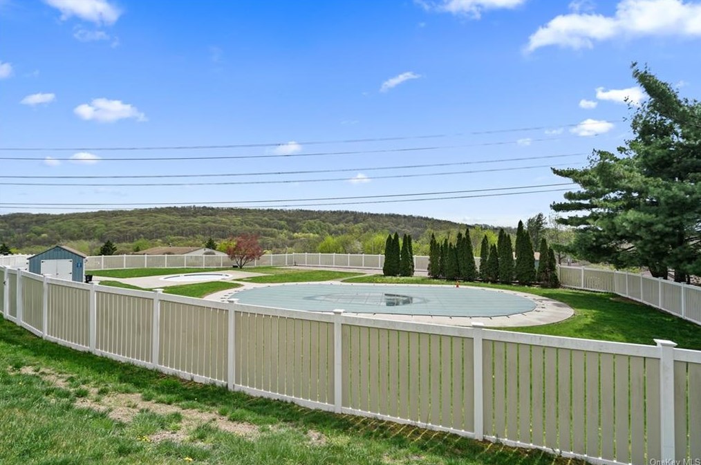 291 Country Club Ln, Mount Ivy NY  10970-2524 exterior