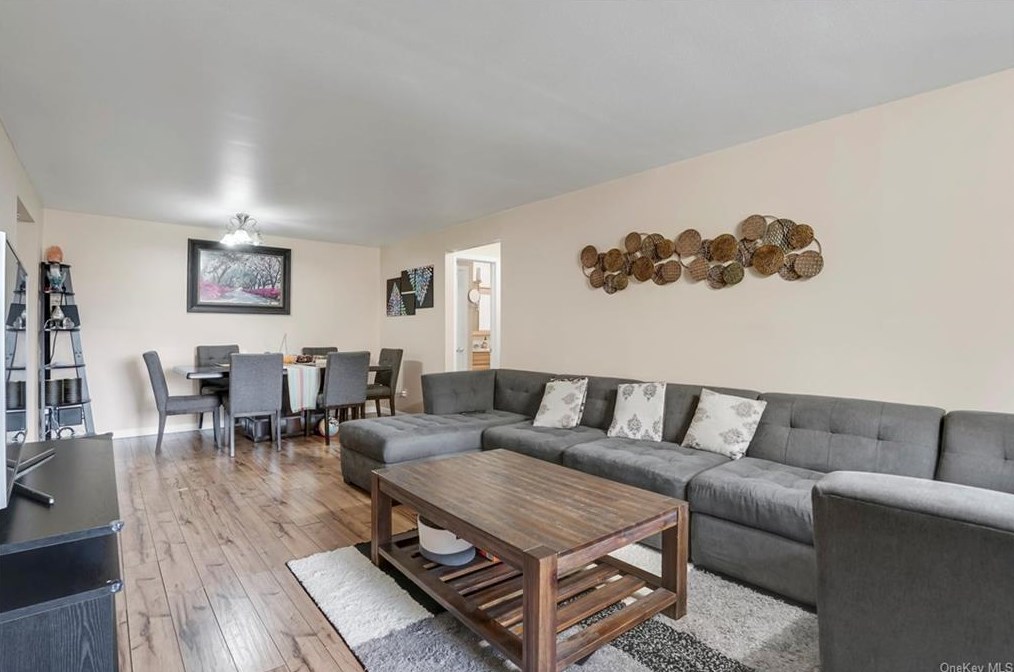 291 Country Club Ln, Mount Ivy NY  10970-2524 exterior