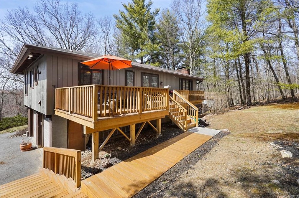 32 Lacrosse Rd, Kent Lakes NY  10512-3631 exterior