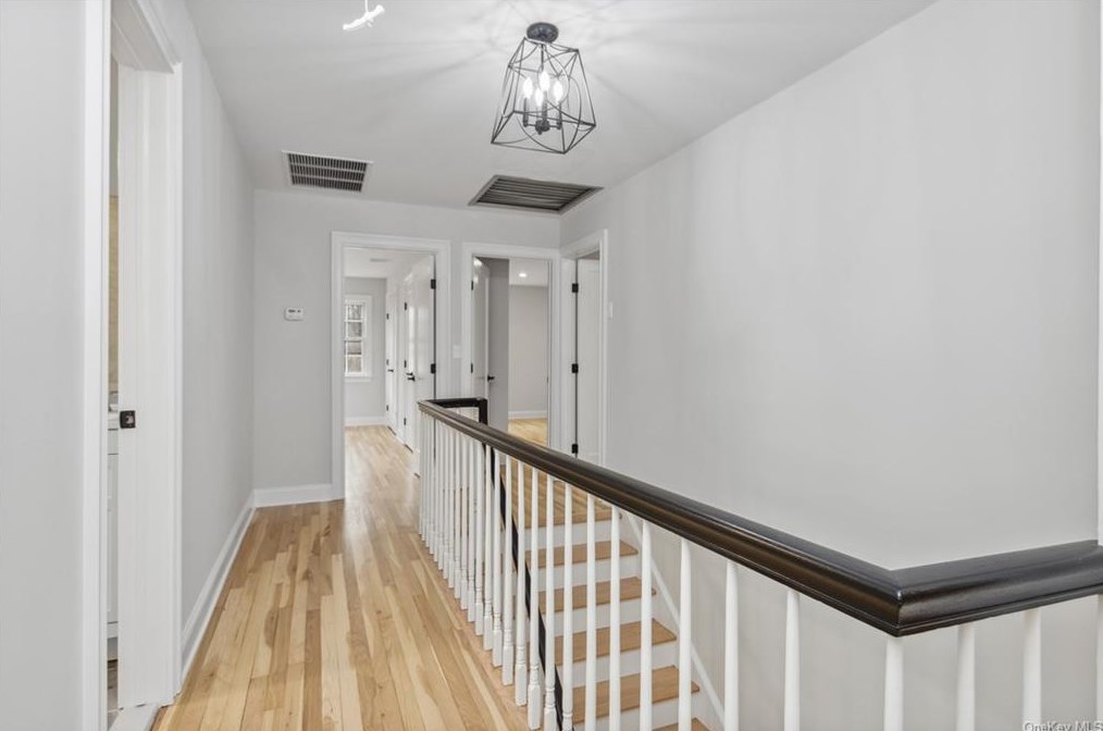 8 Lalli Dr, Katonah NY  10536-3132 exterior
