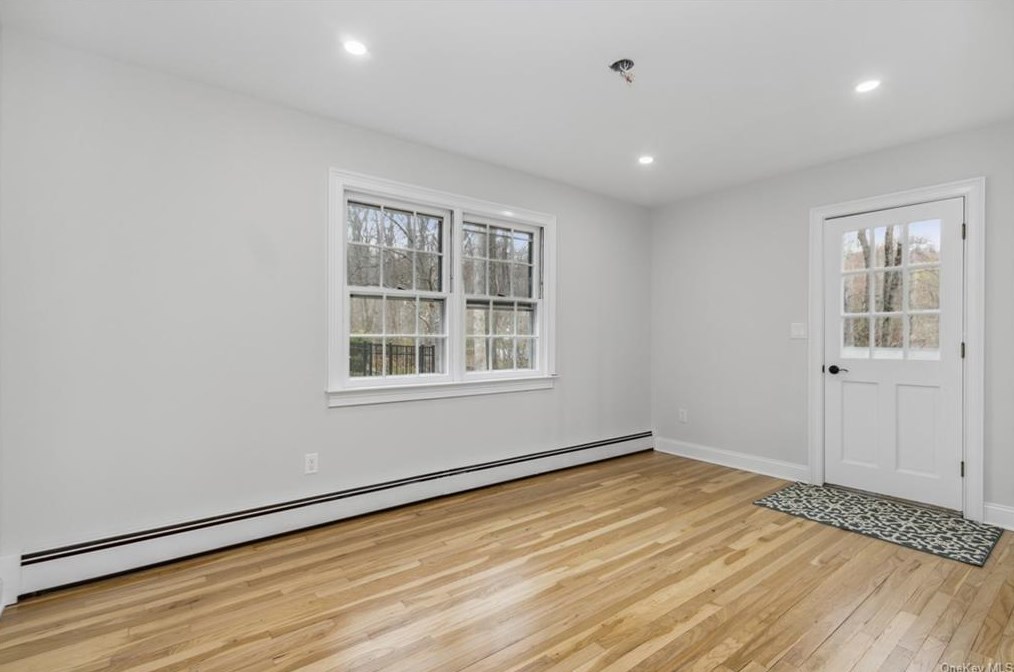 8 Lalli Dr, Katonah NY  10536-3132 exterior