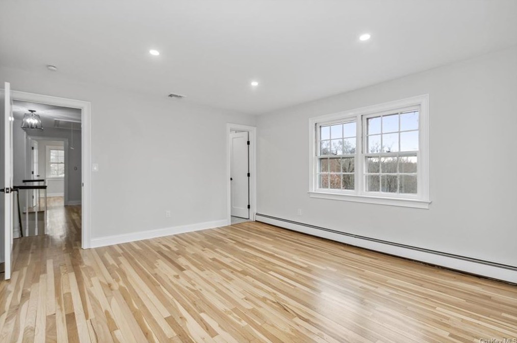 8 Lalli Dr, Katonah NY  10536-3132 exterior