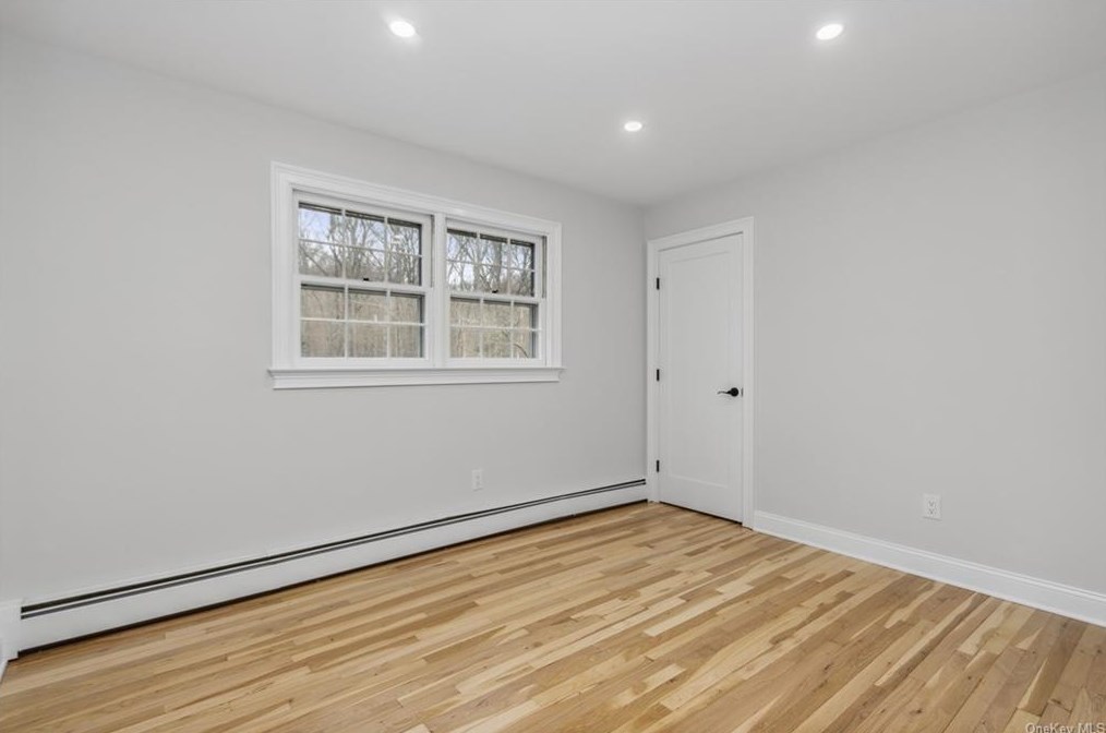 8 Lalli Dr, Katonah NY  10536-3132 exterior